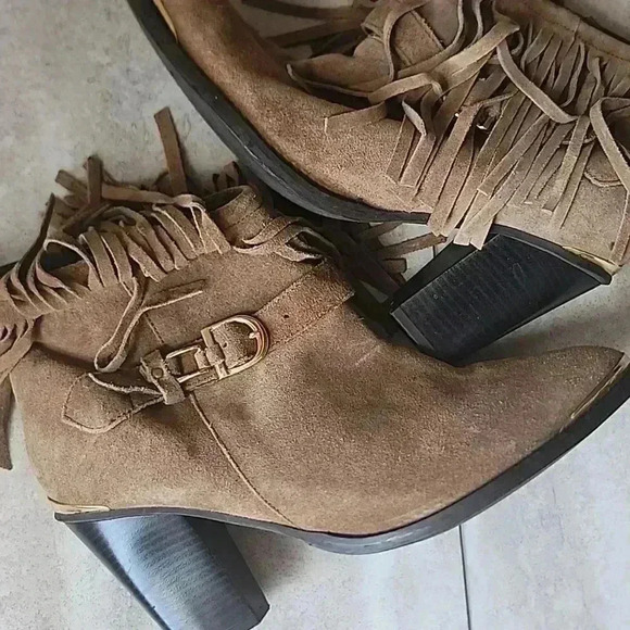 Genuine suede ankle booties with fringes - Picture 5 of 15